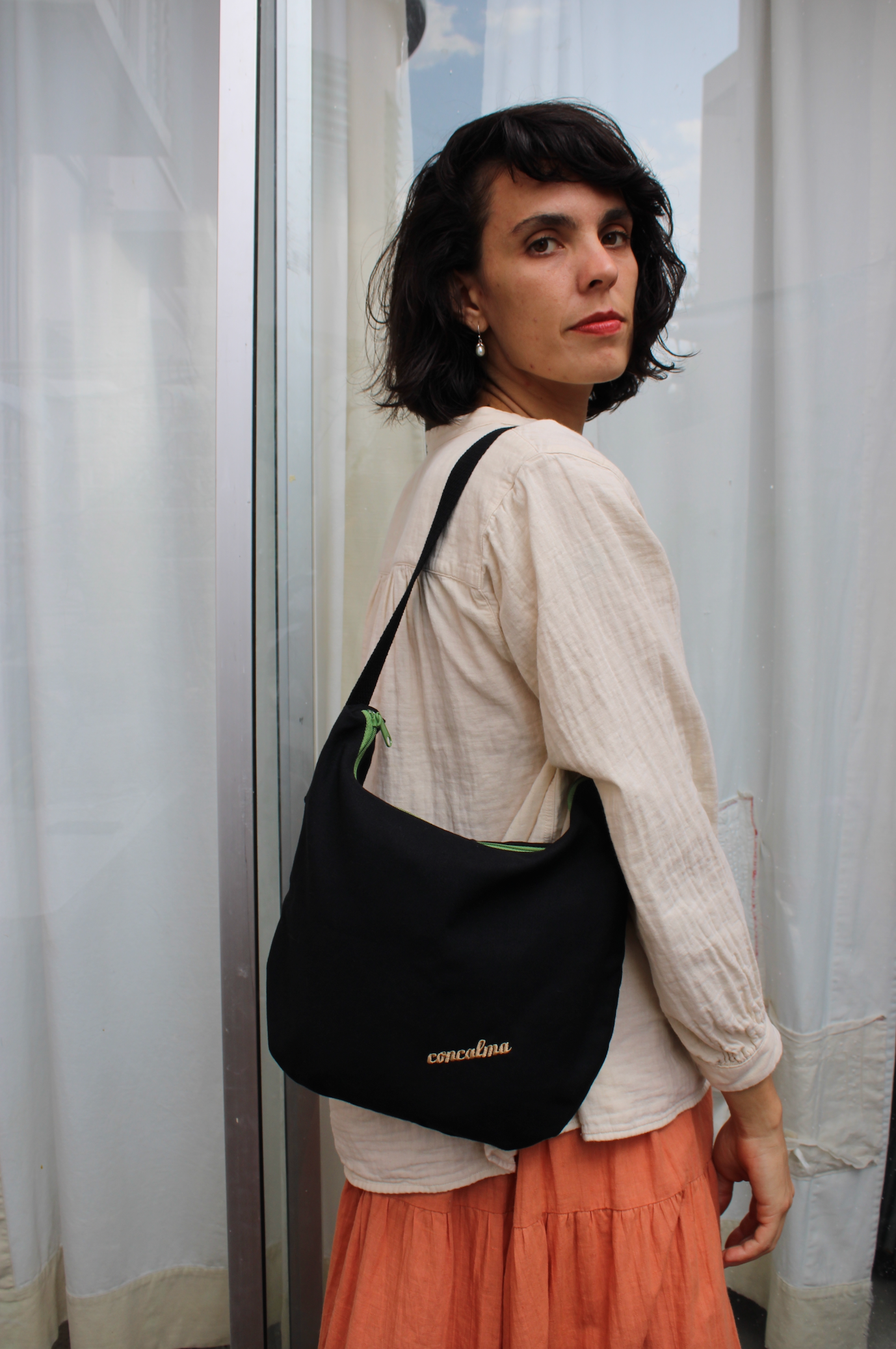 Media Luna LG | Canvas Black