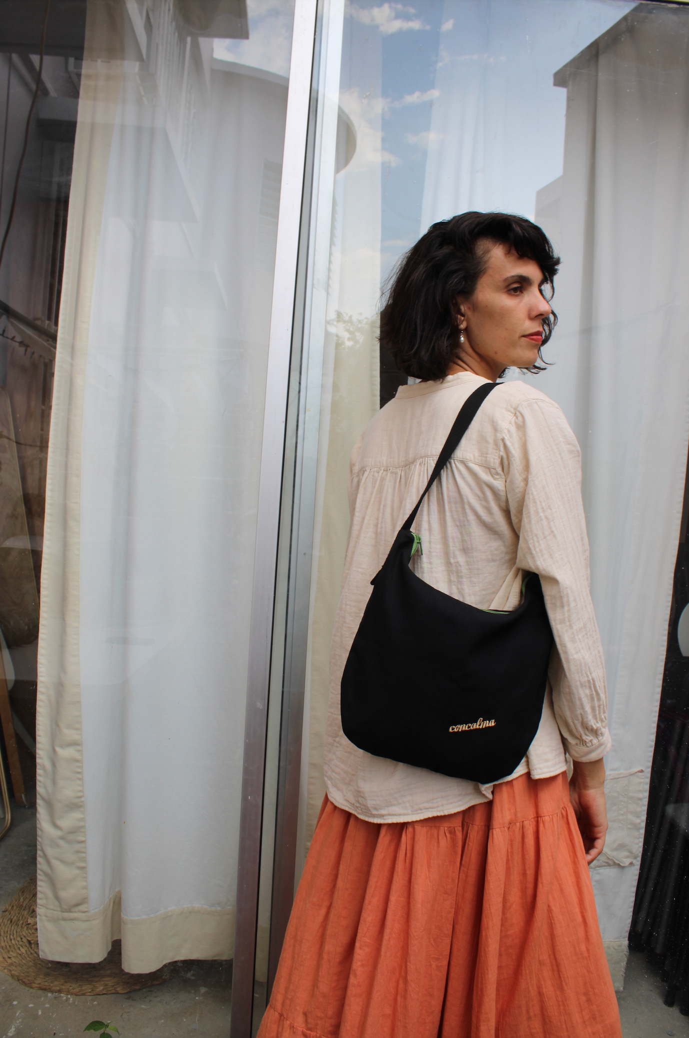 Media Luna LG | Canvas Black