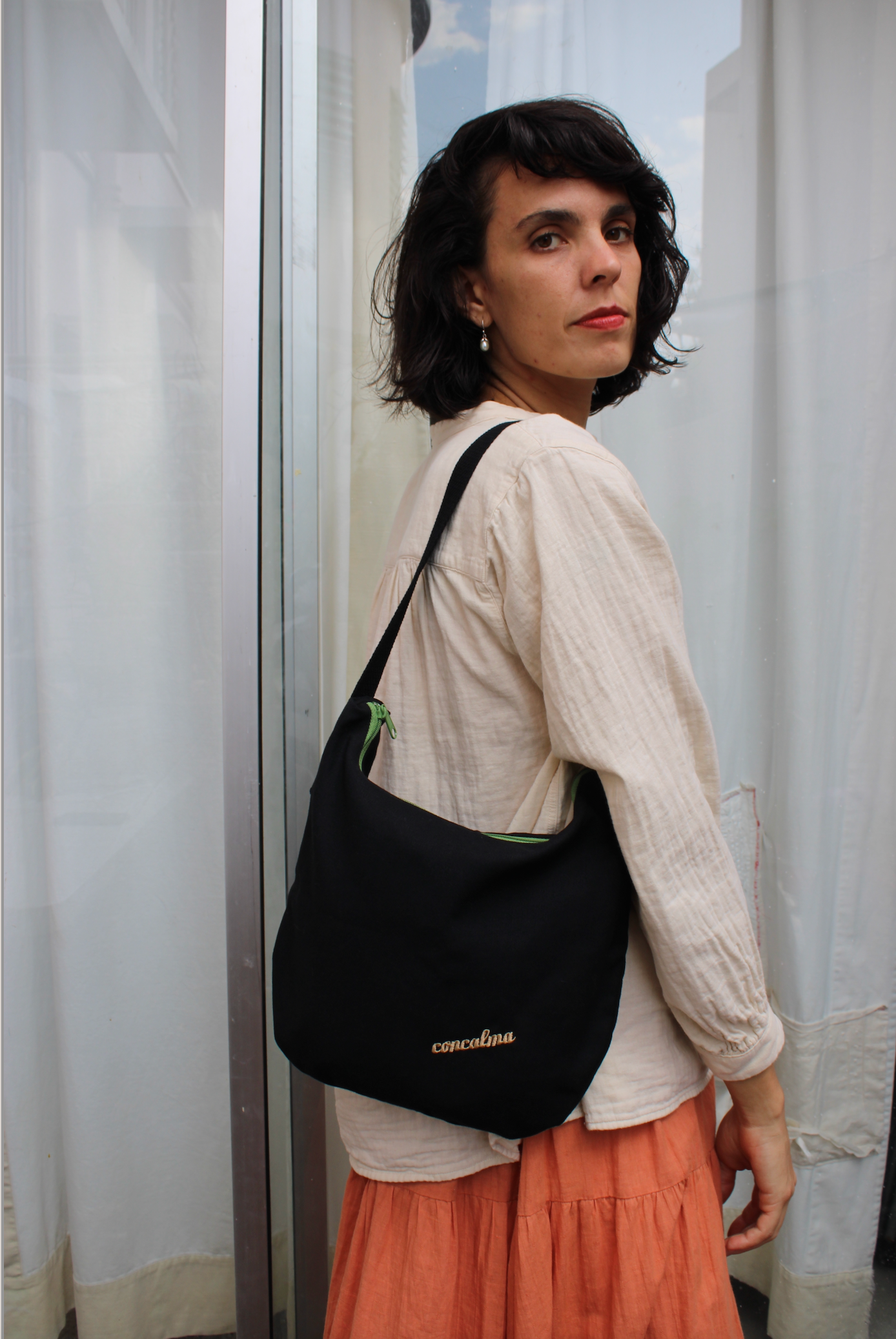 Media Luna LG | Canvas Black