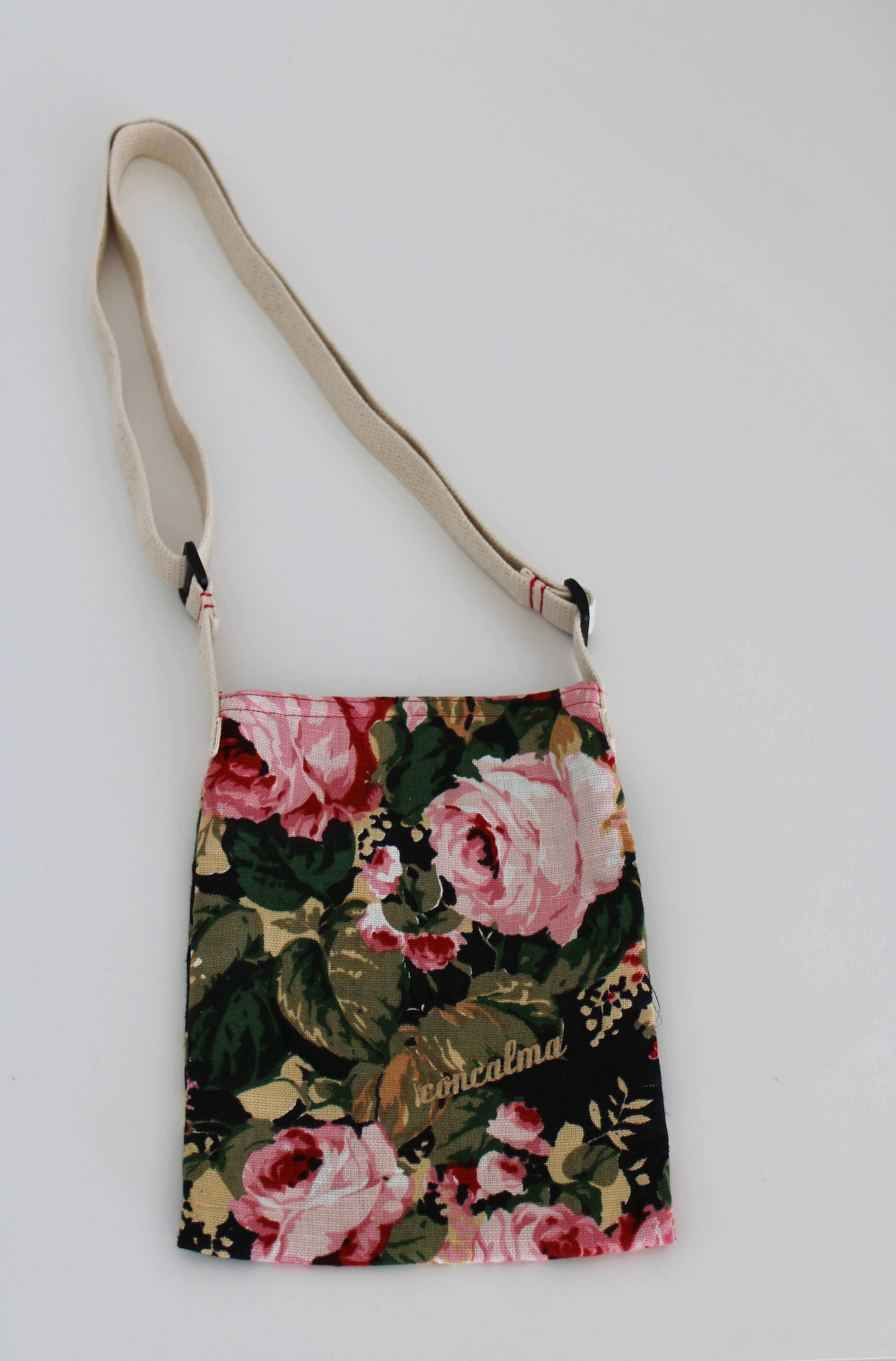 De Viaje | Flowers over Black