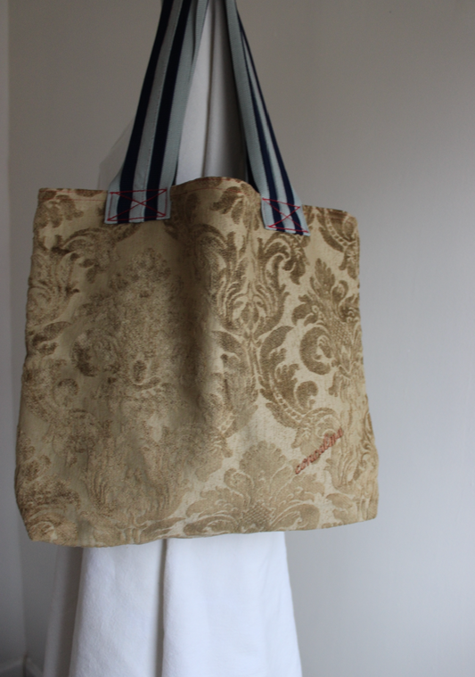 Chic | Brocado Gold
